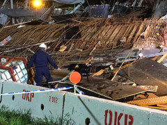 Sập đường cao tốc đang xây dựng ở Singapore