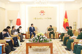 Đại tướng Ngô Xuân Lịch tiếp cố vấn đặc biệt của Thủ tướng Nhật Bản