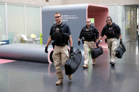 Cận cảnh đội mật vụ bảo vệ Tổng thống Trump