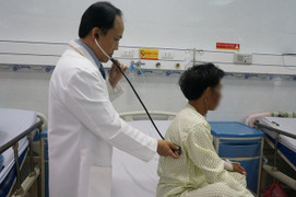 Bệnh nhân đột quỵ não, gục ngã trên bàn nhậu