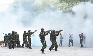 Ảnh: Quân đội Việt, Trung diễn tập liên hợp chống khủng bố