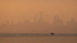 Thảm họa khiến San Francisco ô nhiễm như Bắc Kinh, mặt nạ chống độc cháy hàng