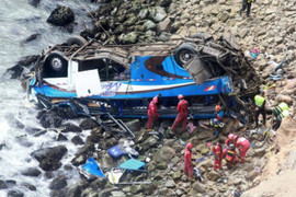 Peru: Xe buýt rơi xuống vực, 48 người chết