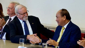 Hiệu trưởng ĐH Quốc gia Australia: ‘Việt Nam làm nên con người hoà bình trong tôi’