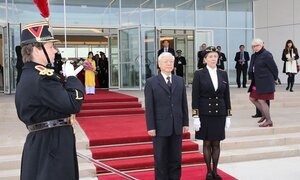 Tổng Bí thư đến Paris, bắt đầu thăm chính thức Cộng hòa Pháp