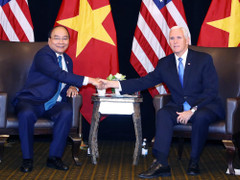 Thủ tướng tiếp xúc Phó Tổng thống Mỹ bên lề Hội nghị Cấp cao ASEAN 33