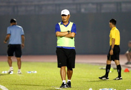 HLV Trần Minh Chiến bất ngờ chia tay B.Bình Dương