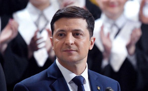 Vì sao một danh hài chưa từng tham gia chính trị lại thắng áp đảo trước Tổng thống Ukraine?