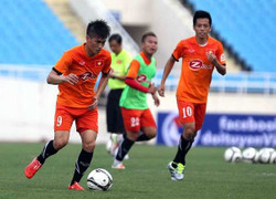 Tiền đạo tuyển Việt Nam: HLV Hữu Thắng chọn ai, loại ai?