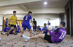 Tuyển thủ Việt Nam sảng khoái trong buổi tập độc đáo tại Myanmar