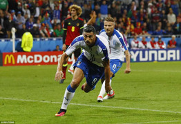 Đôi mắt Pelle, tiếng thét Giaccherini: Italia thắng Bỉ bằng đẳng cấp Bố già