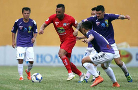 Tân binh Brazil ra mắt, HAGL thua thảm Hà Nội T&T