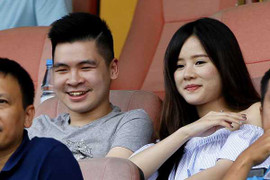 Con trai bầu Hiển khoe bạn gái