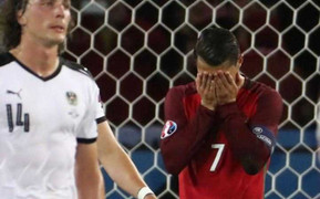 Bồ Đào Nha bị Áo cầm hòa: Ronaldo có tất cả, rồi đắng cay mất tất cả