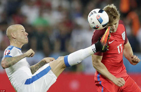 Súng hai nòng Vardy-Kane tịt ngòi, Anh mất ngôi đầu bảng