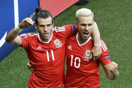 Gareth Bale làm khổ Bắc Ailen, Xứ Wales vào tứ kết Euro 2016