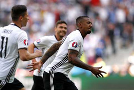 Đức đã thổi bay Slovakia thế nào?