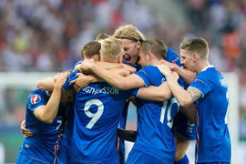 Lý giải hàng loạt từ ‘son’ ở cuối tên cầu thủ Iceland