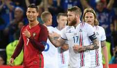 Ronaldo đừng vội chê người khác nhỏ nhen