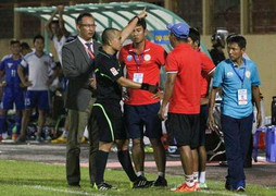 Trọng tài Phùng Đình Dũng cảm thấy tội lỗi: ‘Lúc đó tôi như bị ma làm’