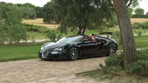 Ronaldo khoe siêu xe Bugatti Veyron giá 1,7 triệu bảng