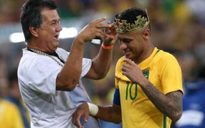 Neymar òa khóc, nhận vương miện vô địch Olympic