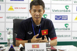 HLV Hoàng Anh Tuấn: Cơ hội như thế, ai sút cũng vào