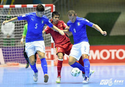 Futsal Việt Nam lập chiến công, trưởng đoàn Trần Anh Tú nghẹn ngào xúc động