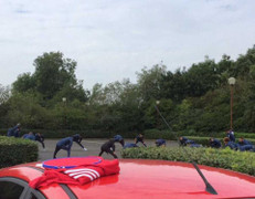 Lý do dàn sao Man Utd phải tập luyện trong bãi đỗ xe