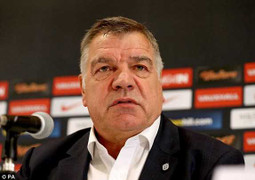 Liên đoàn bóng đá Anh sa thải HLV trưởng Sam Allardyce
