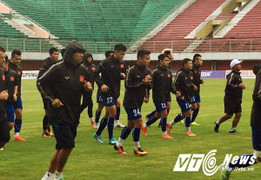 Tuyển Việt Nam tập trong mưa, chờ đại chiến Indonesia
