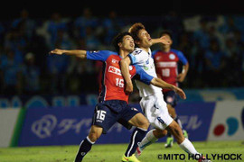 Kiếm tiền từ Công Phượng, Tuấn Anh, đội bóng Nhật PR quá lố