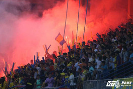 Báo Anh tả bóng đá Việt Nam: Gà kêu quang quác, nhảy tránh xe máy chạy quanh Hàng Đẫy