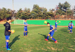 Tuyển Việt Nam tập luyện tại Hàn Quốc: Huy Hùng, Đình Hoàng hồi phục