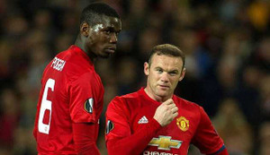 Rooney nhường Pogba, Martial đá phạt đền: Bản lĩnh người đội trưởng