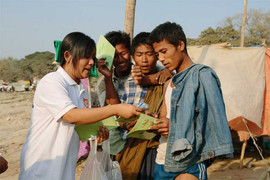 Người Myanmar đứng đầu thế giới về làm từ thiện