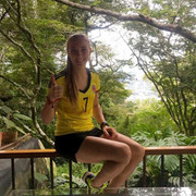 Đầu quân cho CLB đối địch, nữ cầu thủ xinh đẹp bị dọa giết