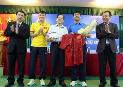 Nguyên Chủ tịch nước Nguyễn Minh Triết: Tuyển Việt Nam vào top 3 AFF Cup là tốt rồi