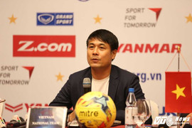 HLV Hữu Thắng nhắc nhở học trò: Treo giày rồi mới biết ai là ngôi sao