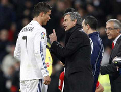 Mourinho từng thẳng tay xử Ronaldo, Iker Casillas