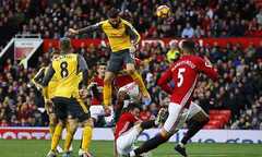 Giroud ghi bàn phút 89, Arsenal may mắn cầm hòa Man Utd