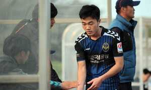 AFF Cup 2016: Xuân Trường nhận quà đặc biệt từ Hàn Quốc