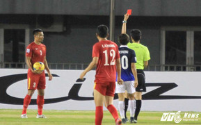 Đình Luật bị đuổi khỏi sân ngay phút thứ 6