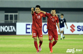 Hậu vệ Campuchia lóng ngóng đá phản lưới nhà