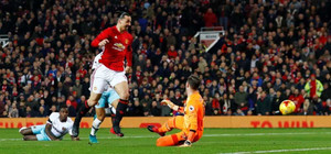Tứ kết League Cup: Man Utd trả hận West Ham, Arsenal bất ngờ bị loại