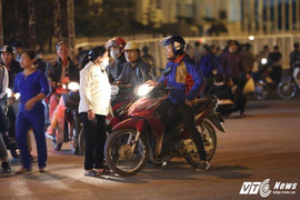 Tối muộn 6/12: Đứng giá 2 triệu/cặp vé chợ đen xem Việt Nam vs Indonesia