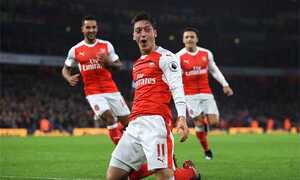Ngược dòng hạ Stoke City, Arsenal lên ngôi đầu Ngoại hạng Anh
