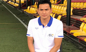 HLV Kiatisak ưu tiên đến Việt Nam, không muốn dẫn dắt CLB Thái