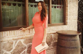 Người mẫu xinh đẹp khoe yêu cả 4 ngôi sao Real, Barca