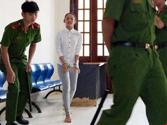 Cô gái đi xe máy bị bắt do đâm ô tô làm bạn chết?